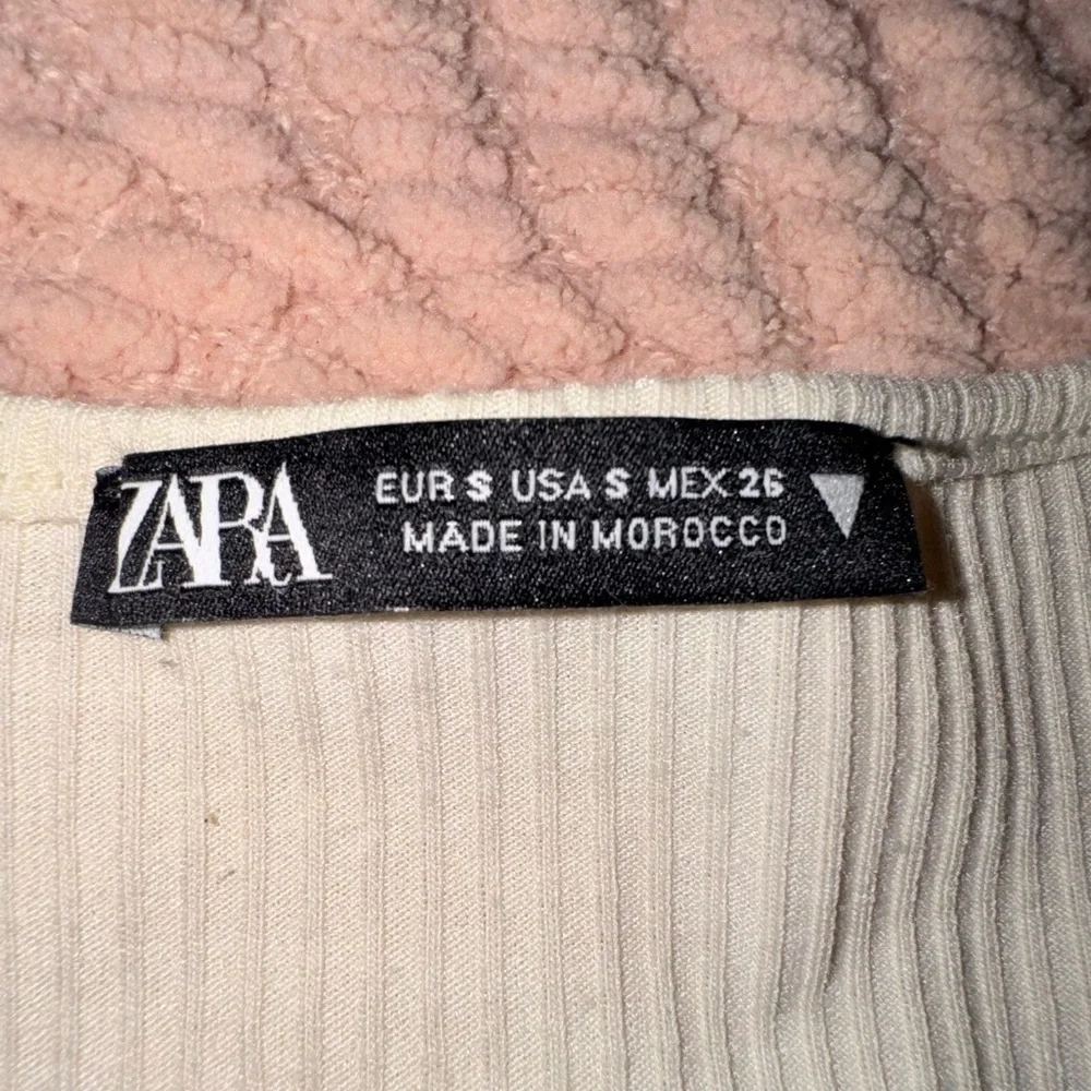 Zara beige/stone puff sleeve ribbed stretch tshirt size S